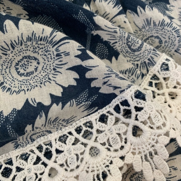 Boho Floral Peplum Top with Lace Trim - Picture 3 of 6